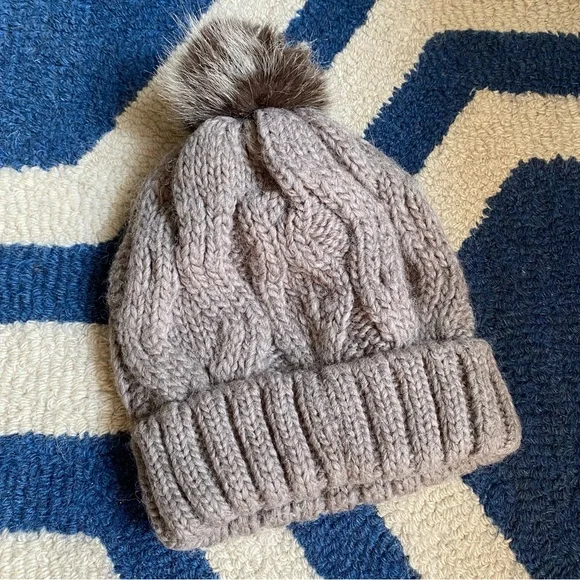❄️ H&M GREY WOOL BLEND FAUX FUR POM POM CABLE KNIT WINTER HAT! - Picture 9 of 15